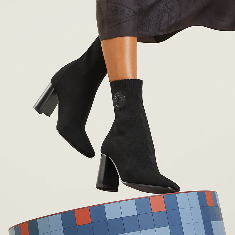 ショートブーツ 《ジェナ》 90 | Hermès - エルメス-公式サイト ショートブーツ 《ジェナ》 90 | Hermès - エルメス-公式サイト